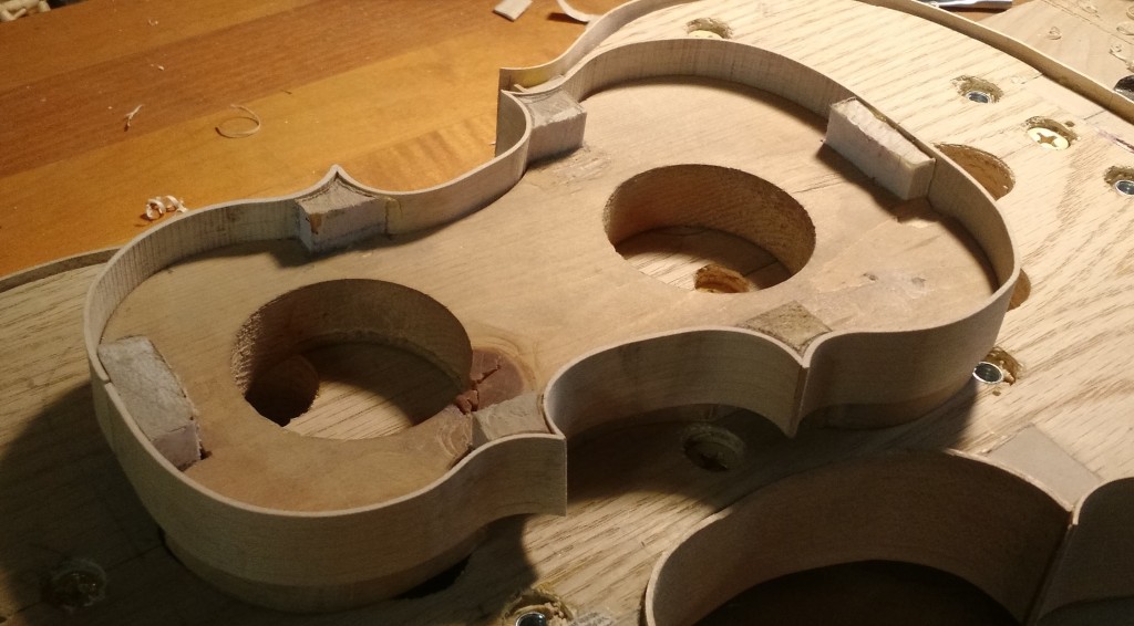 At this stage, the garland is only half lifted. There's room now to add lining.